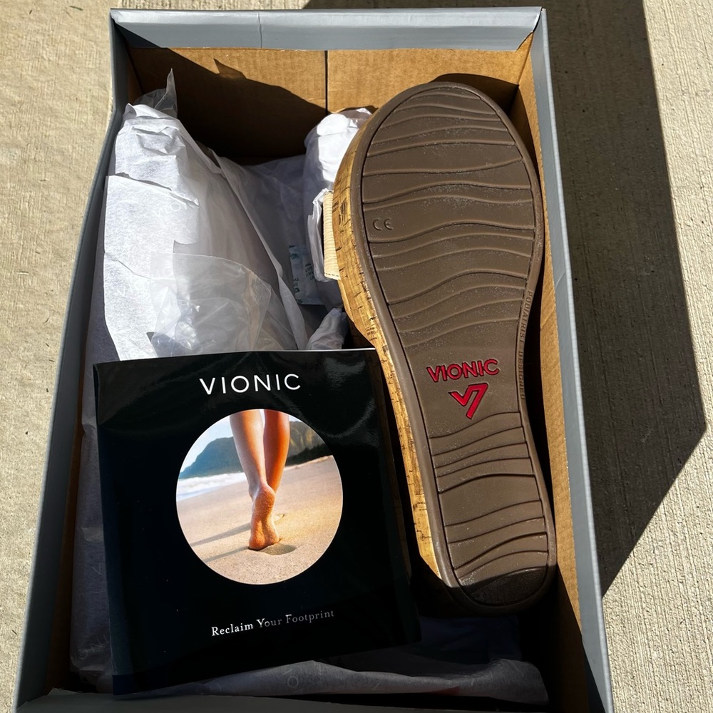 Vionic Pepper Ruched Wedge Sandal Wheat NWB New size 10 - Picture 4 of 4